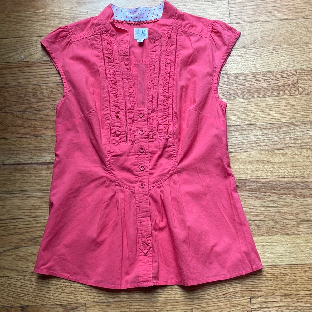 Pretty detailed Coral Top